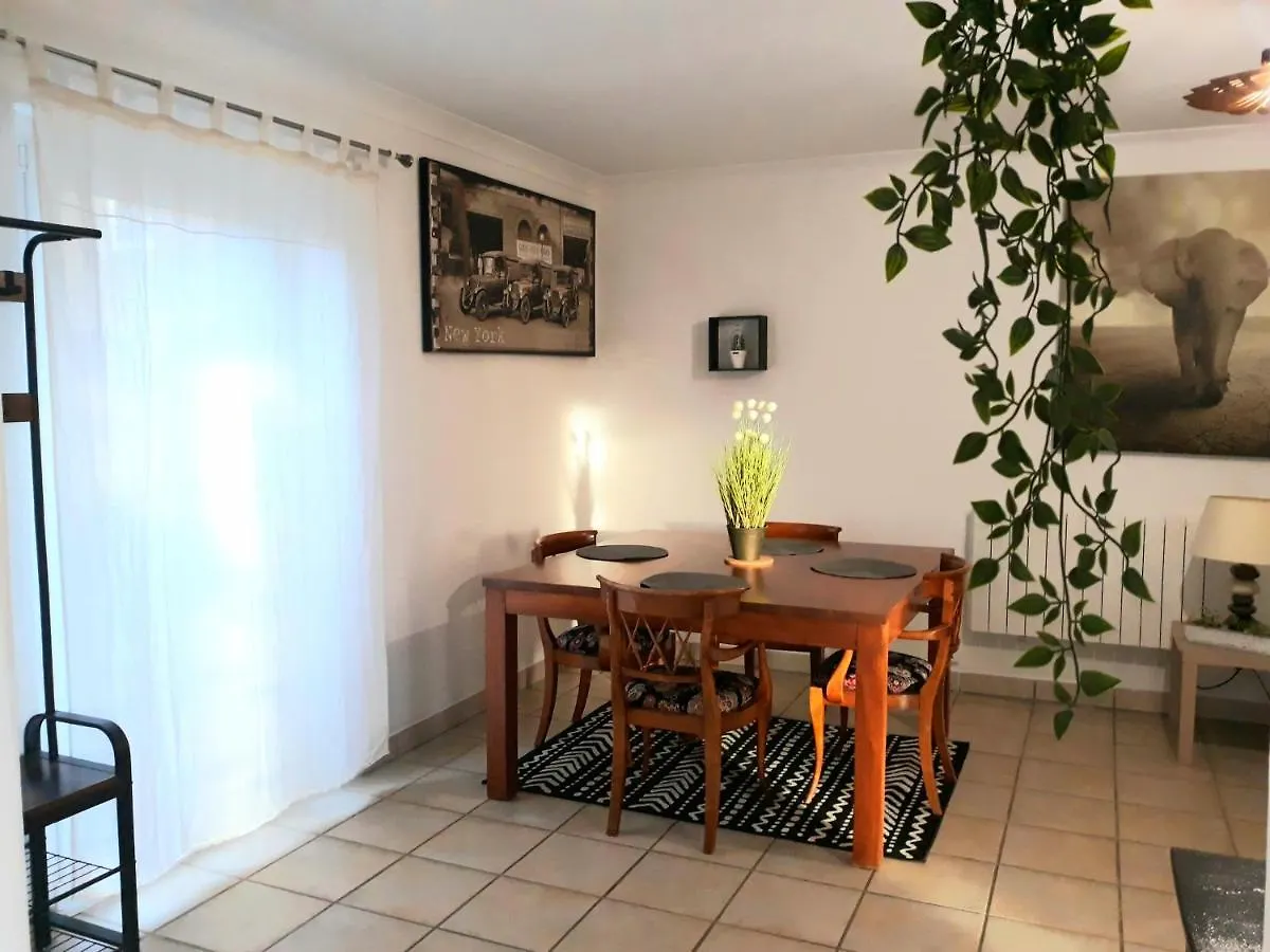 Gite Du Manoir Des Haies Villa Les Champs-Géraux 0*,  Franciaország